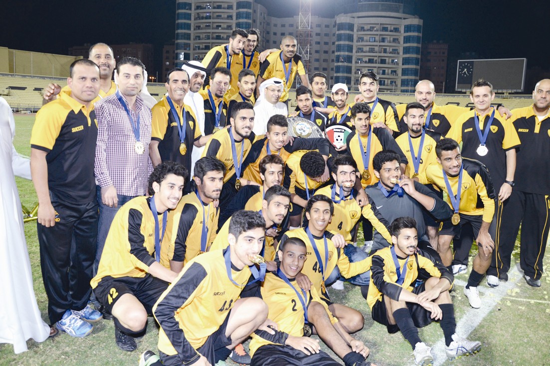 u0644u0627u0639u0628u0648 u0627u0644u0642u0627u062fu0633u064au0629 u064au062du062au0641u0644u0648u0646 u0628u0627u0644u0643u0623u0633