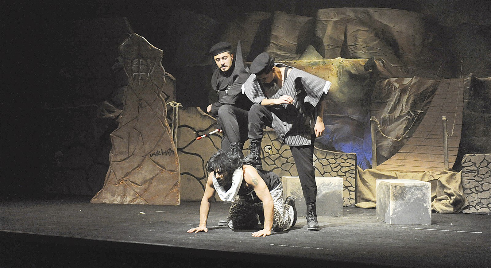 ... ومشهد آخر