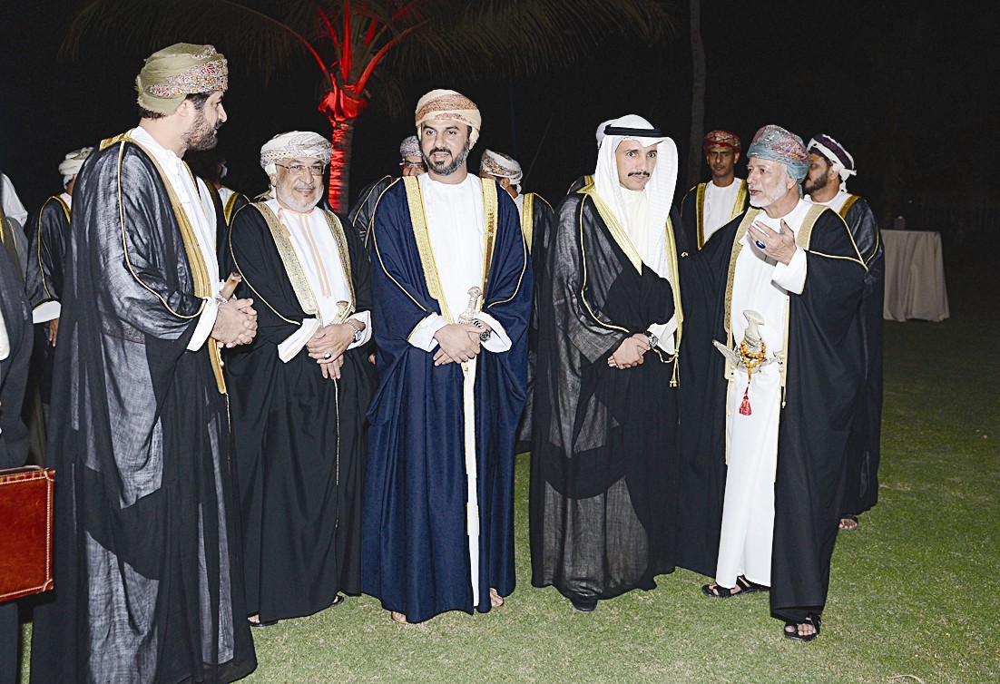 الوفد الكويتي ومضيفوه العمانيون