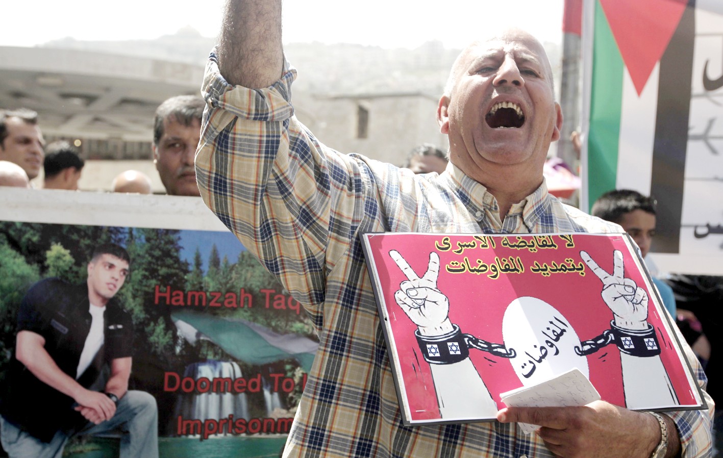 u0641u0644u0633u0637u064au0646u064a u064au062au0638u0627u0647u0631 u0641u064a u0646u0627u0628u0644u0633 u0623u0645u0633 u0627u062du062au062cu0627u062cu0627u064b u0639u0644u0649 u0631u0628u0637 u062au0645u062fu064au062f u0627u0644u0645u0641u0627u0648u0636u0627u062a u0628u0625u0637u0644u0627u0642 u0627u0644u0623u0633u0631u0649 (u0627 u0641 u0628)