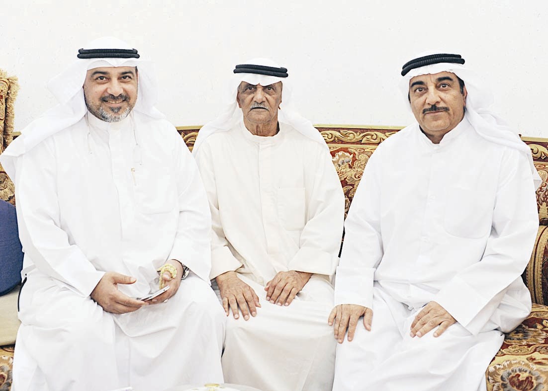 متوسطاً ابنيه