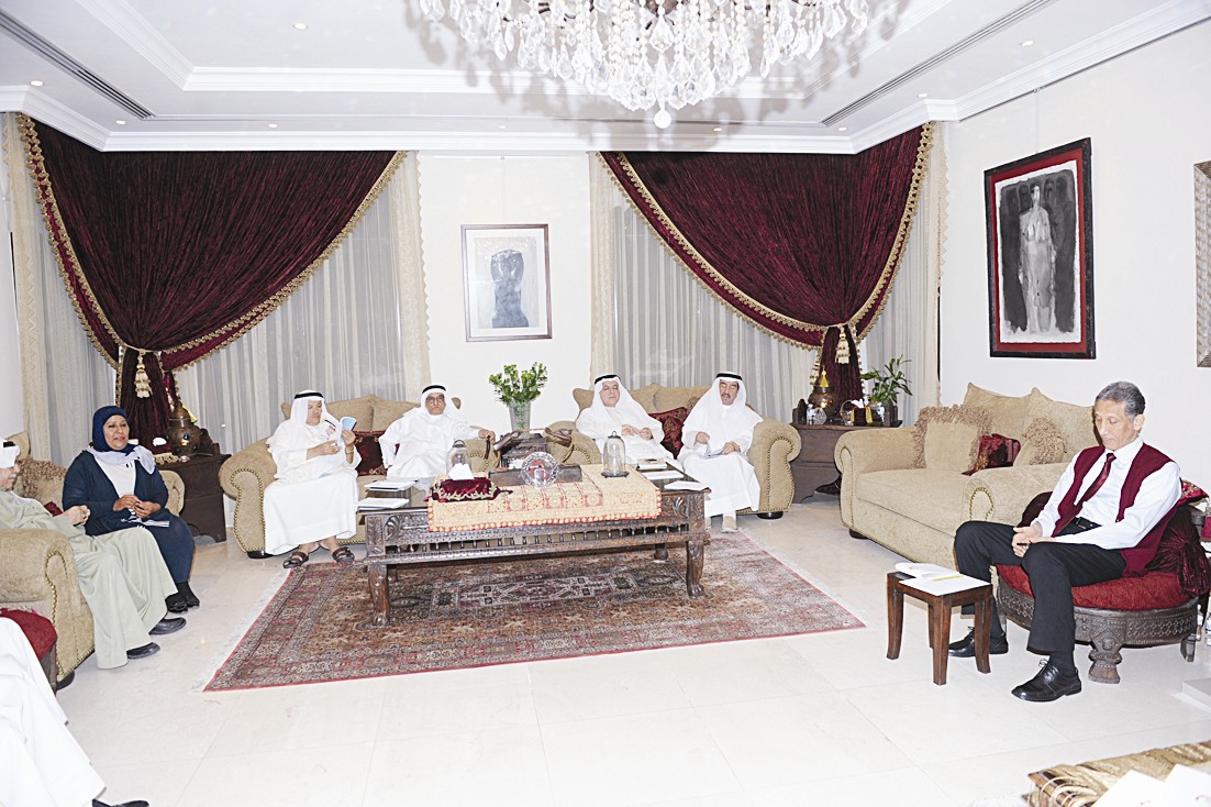 الأدباء في حفل التكريم