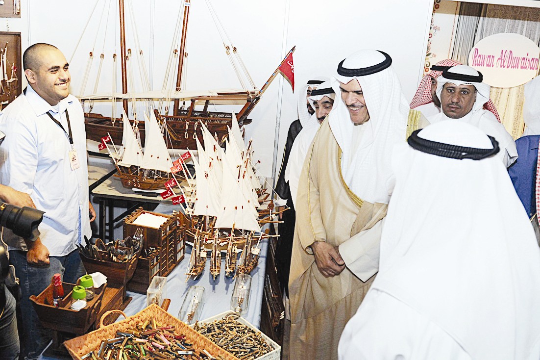 جولة وزير الاعلام داخل المعرض