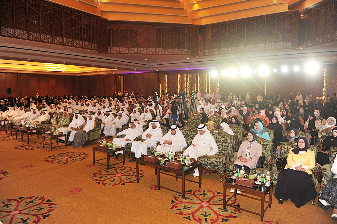 حشد من الحضور