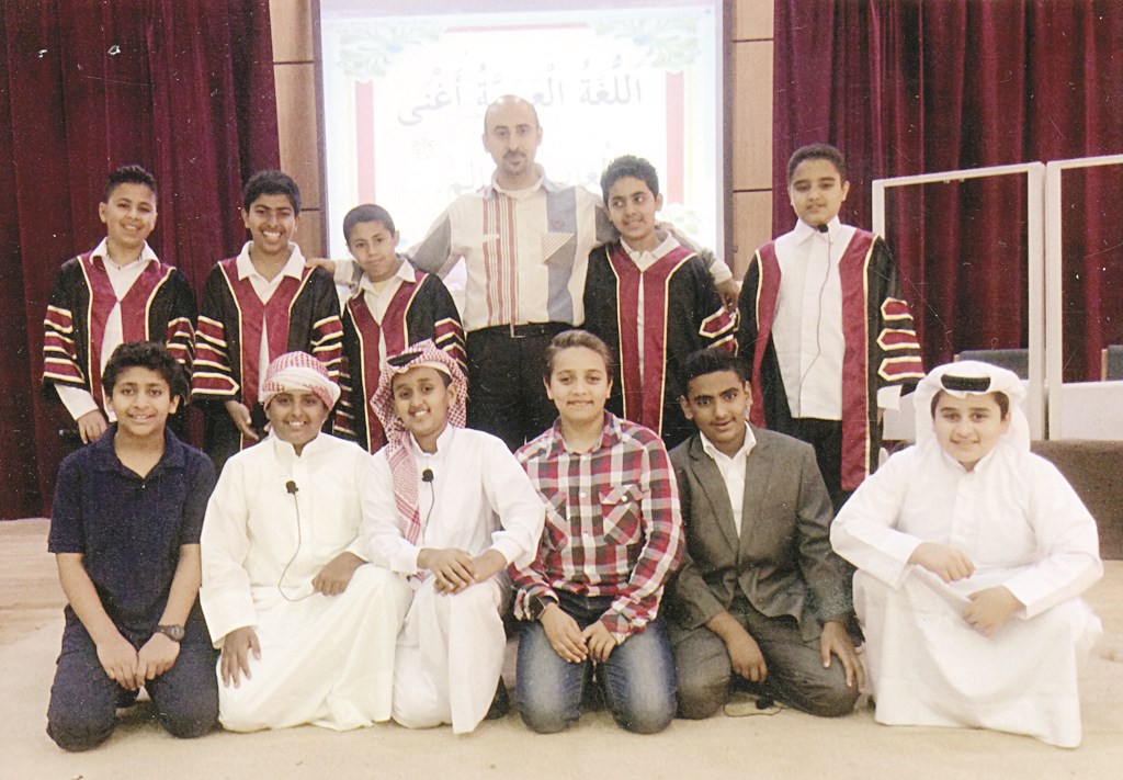 محمد فارس متوسطا الطلاب