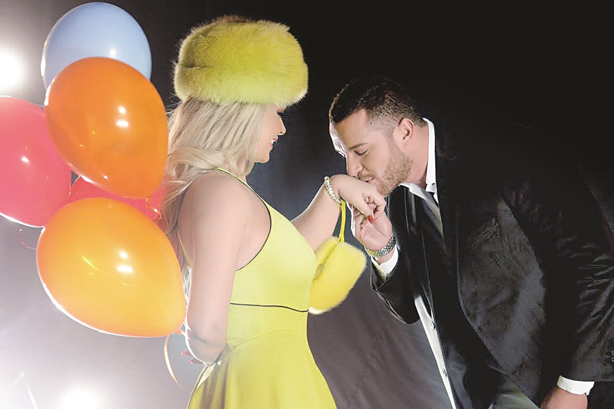 مشهد من فيديو كليب «تعبانة» الذي كرمت عنه من قبل الطلاب