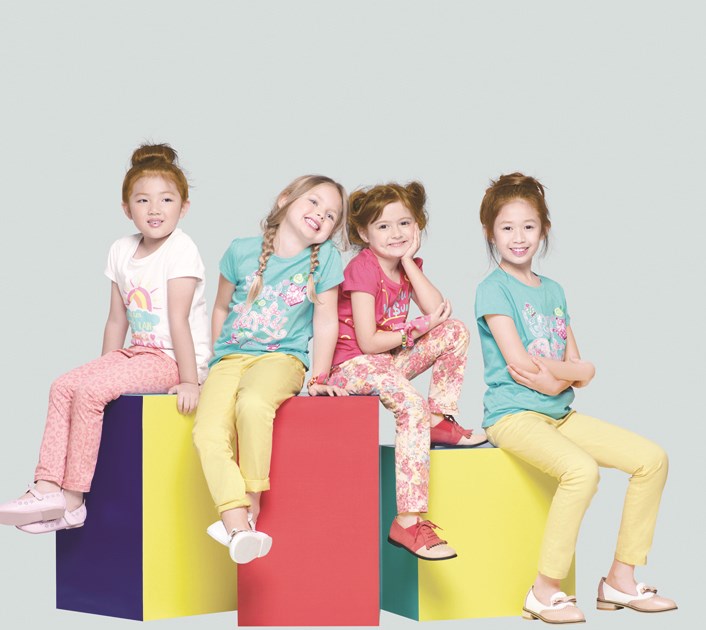 ... وتشكيلة الفتيات