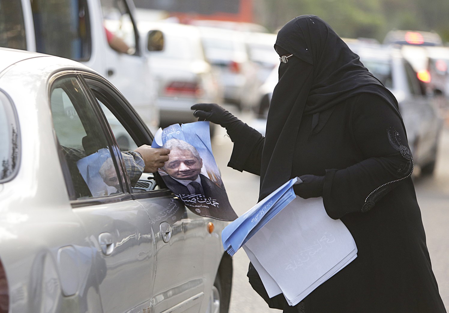 u0633u064au062fu0629 u0645u0635u0631u064au0629 u0645u0646u0642u0628u0629 u062au0648u0632u0639 u0635u0648u0631u0627u064b u0644u0644u0645u0631u0634u062d u0627u0644u0631u0626u0627u0633u064a u062du0645u062fu064au0646 u0635u0628u0627u062du064a u0639u0644u0649 u0627u0644u0633u064au0627u0631u0627u062a u0641u064a u0627u0644u0642u0627u0647u0631u0629 (u0627 u0628)