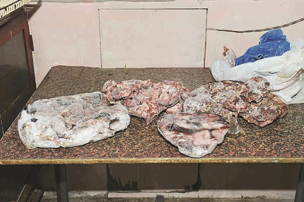 لحم فاسد يستخدم في الوجبات