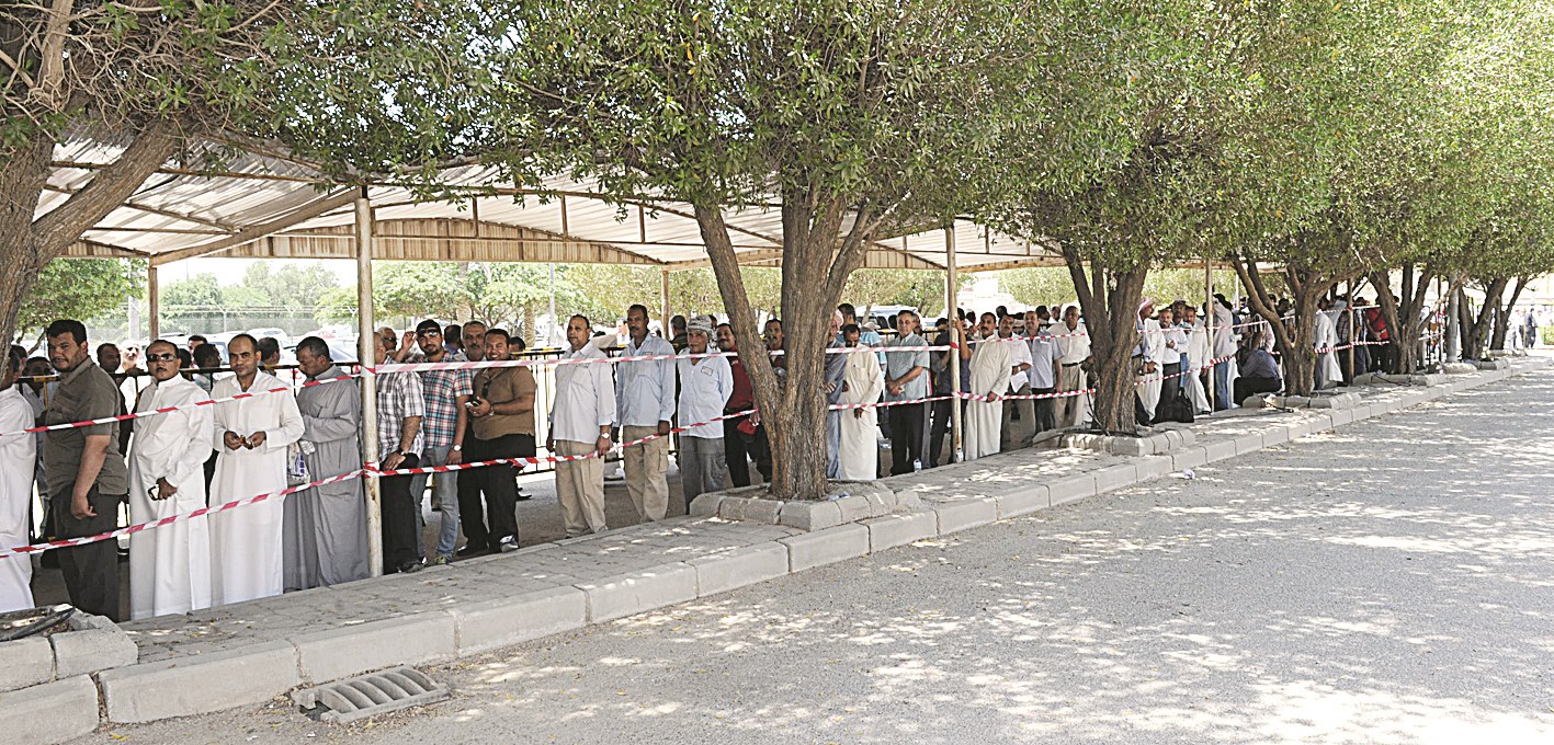 طوابير طويلة من الناخبين أمام السفارة المصرية