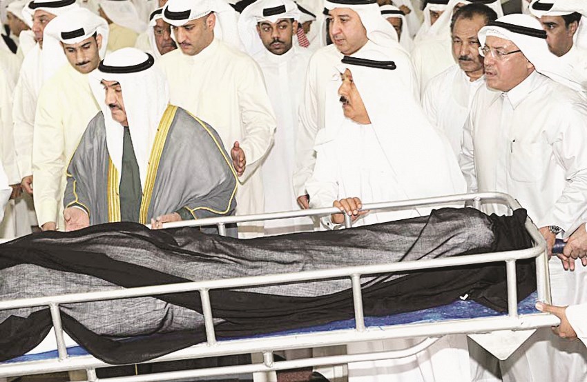 ناصر المحمد يشارك في تشييع الفقيد الراحل (تصوير أسعد عبدالله)