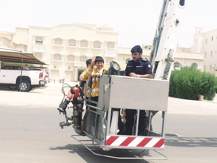 u0645u062cu0645u0648u0639u0629 u0645u0646 u0627u0644u0637u0644u0628u0629 u062fu0627u062eu0644 u0631u0627u0641u0639u0629 u0633u0644u0645 u0625u0637u0641u0627u0621