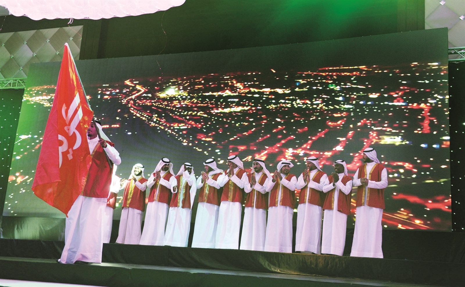 فرقة شعبية تراثية كويتية شاركت في الاحتفال