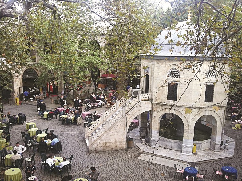 ساحة الخان تحفة فنية تاريخية