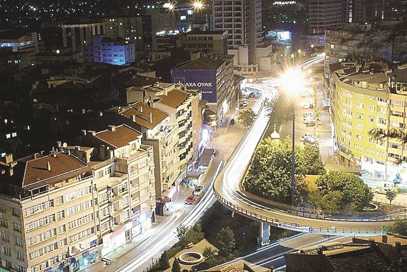 الشارع الرئيسي في بورصة حياة لا تتوقف