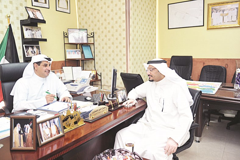 العنتري متحدثاً للزميل ناصر الفرحان