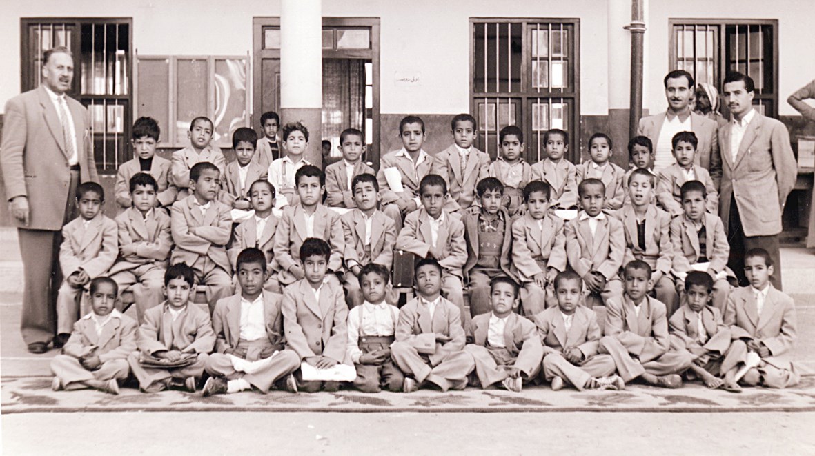 في مدرسة عمر بن الخطاب حينما كان ناظراً سنة 1951