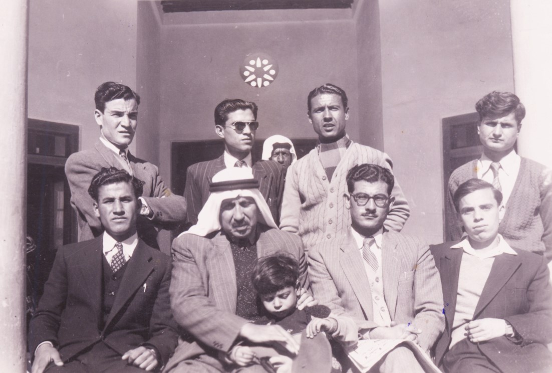مع زملائه المدرسين سنة 1955