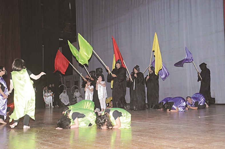 من اللوحات الاستعراضية