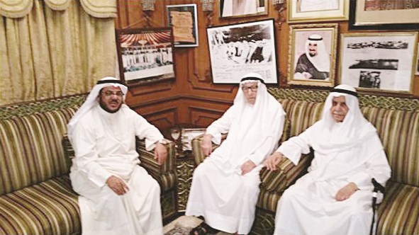 في ديوان العم النوخذة عيسى العثمان... ويبدو العم بو صافي عبد العزيز المطوع