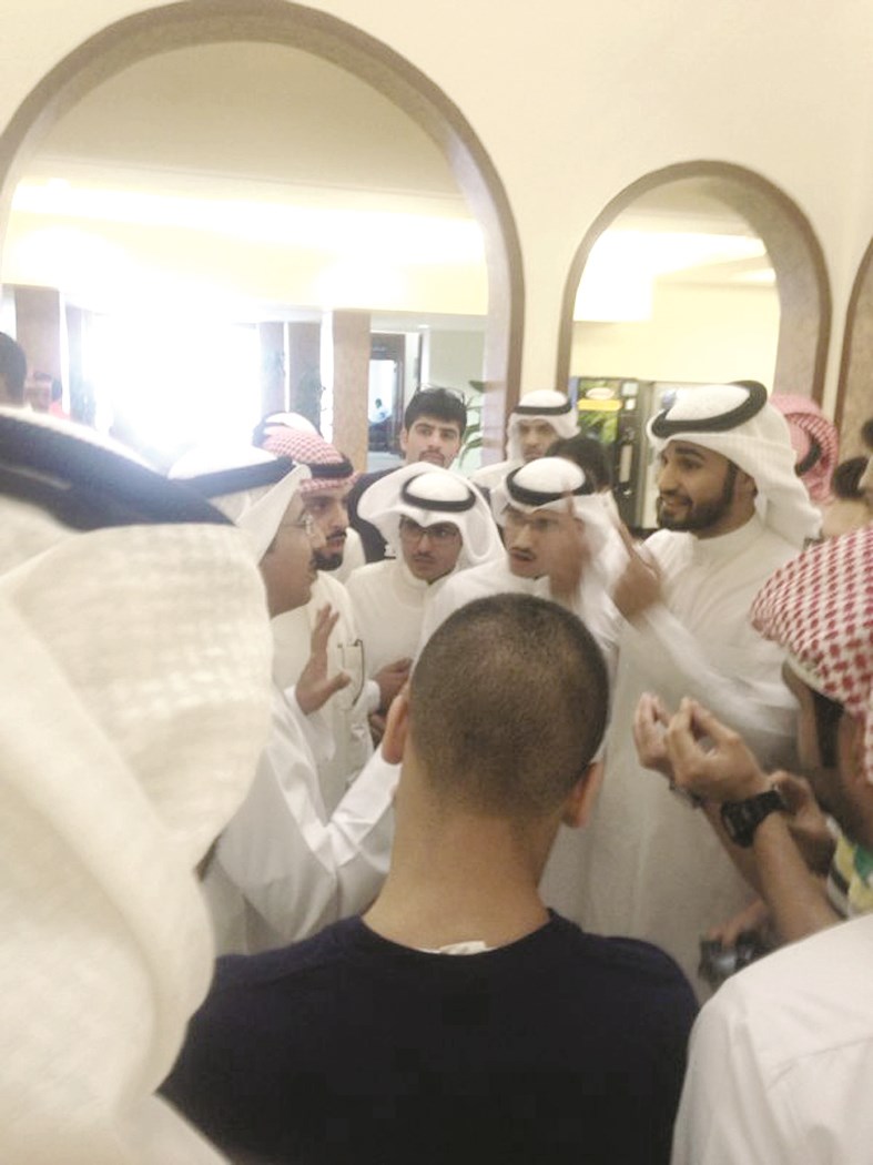 u062cu0627u0646u0628 u0645u0646 u0627u0644u062du0634u062f u0627u0644u0637u0644u0627u0628u064a u0628u062du0636u0648u0631 u0639u0628u062fu0627u0644u0644u0647 u0627u0644u0631u0645u064au0636u064a