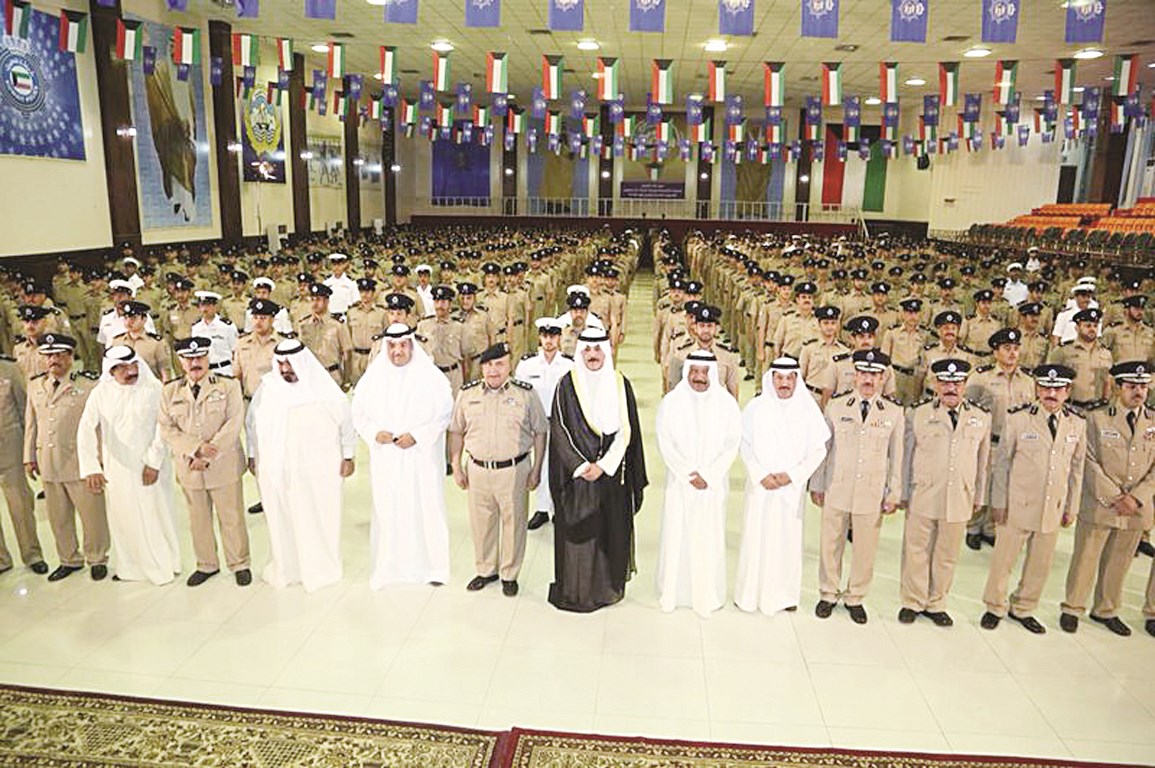 وزير الداخلية والحضور خلال الاحتفال