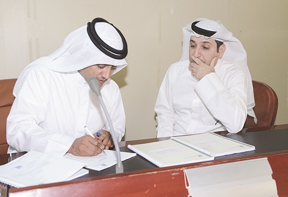 u0627u0644u062eu0631u0627u0641u064a u0645u062au0631u0626u0633u0627 u0627u0644u0627u062cu062au0645u0627u0639 u0648u0625u0644u0649 u064au0633u0627u0631u0647 u0627u0644u0641u064au0644u0643u0627u0648u064a (u062au0635u0648u064au0631 u0643u0631u0645 u0630u064au0627u0628)