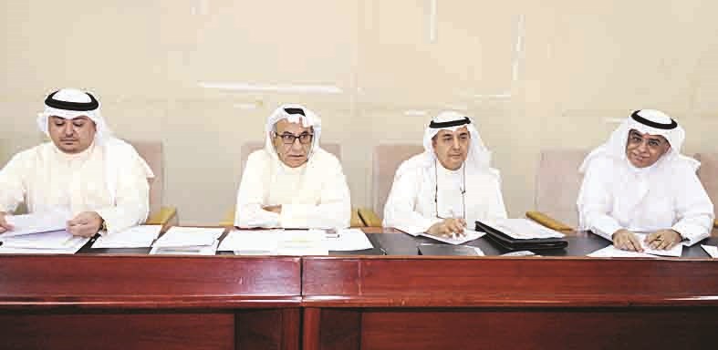 u0627u0644u0646u0635u0641 u0645u062au0631u0626u0633u0627u064b u0627u0644u062cu0645u0639u064au0629 u0627u0644u0639u0645u0648u0645u064au0629 (u062au0635u0648u064au0631 u0637u0627u0631u0642 u0639u0632 u0627u0644u062fu064au0646)