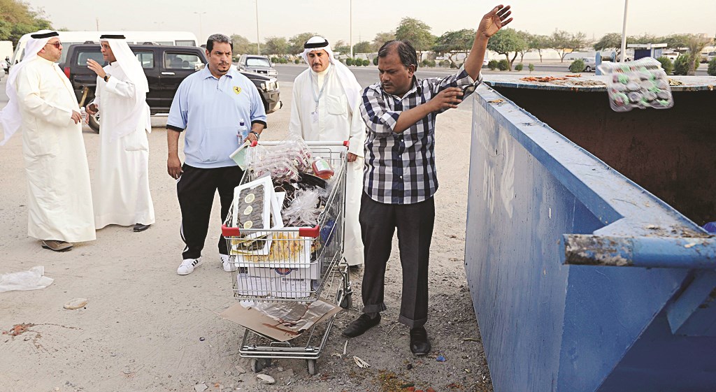 إتلاف فوري للمواد الغذائية المصادرة