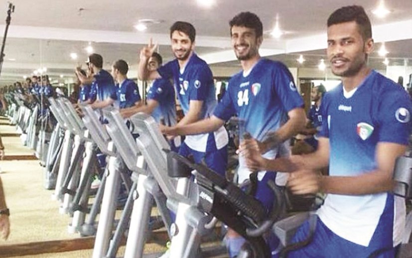 لاعبو «الأزرق» خلال تدريباتهم الصباحية في بانكوك