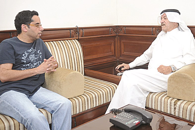 متحدثا للزميل صالح الدويخ في ديوانية «الراي»