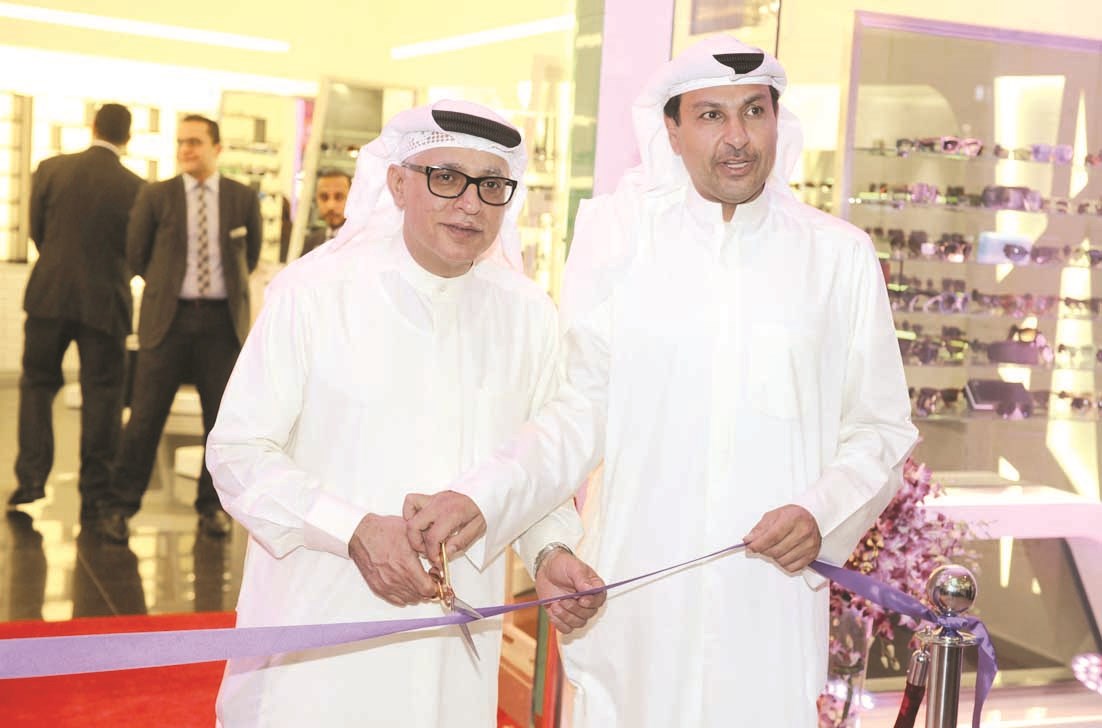 u0631u0626u064au0633 u0645u062cu0644u0633 u0625u062fu0627u0631u0629 u0627u0644u0634u0631u0643u0629 u0648u0627u0626u0644 u0627u0644u0635u0628u064au062d u0648u0625u0644u0649 u064au0633u0627u0631u0647 u0627u0644u0648u0632u0627u0646 (u062au0635u0648u064au0631 u0632u0643u0631u064au0627 u0639u0637u064au0629)