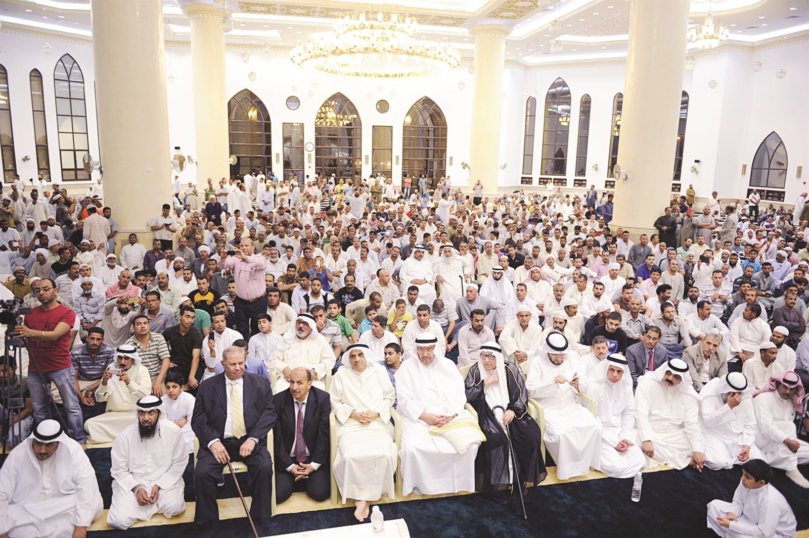 الحضور في المسجد