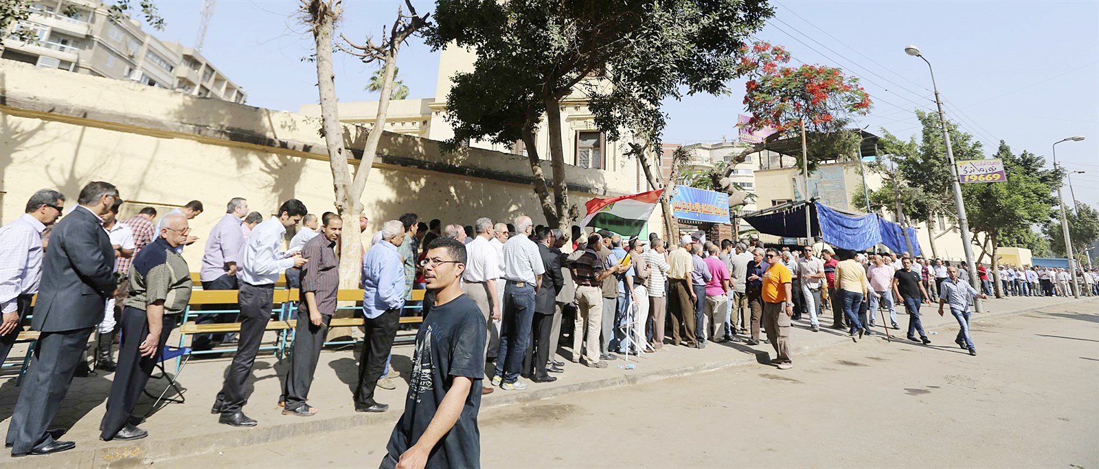 u0635u0641 u0637u0648u064au0644 u0644u0644u0631u062cu0627u0644 u0642u0628u0644 u0641u062au062d u0627u0644u0635u0646u0627u062fu064au0642 u0641u064a u0627u062du062f u0645u0631u0627u0643u0632 u0627u0644u0627u0642u062au0631u0639 u0628u0627u0644u0642u0627u0647u0631u0629 (u0631u0648u064au062au0631u0632)