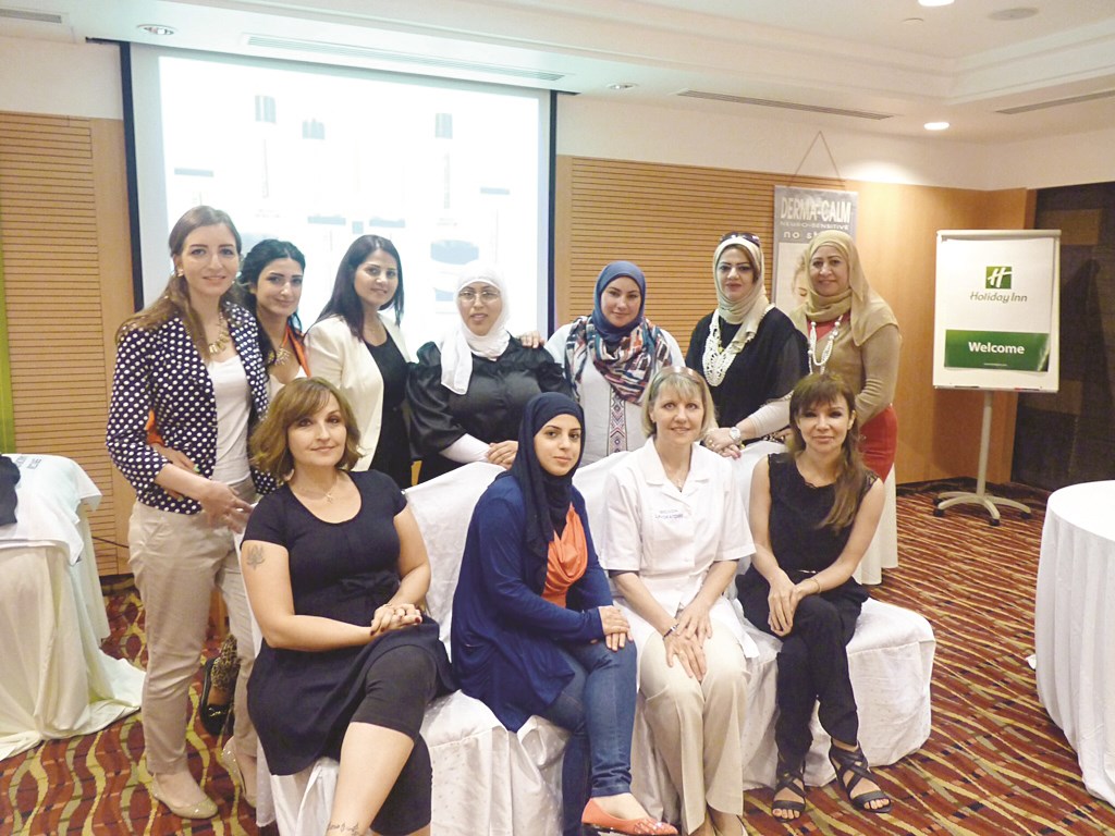 راميز متوسطة ممثلي مراكز التجميل وعدداً من الحضور