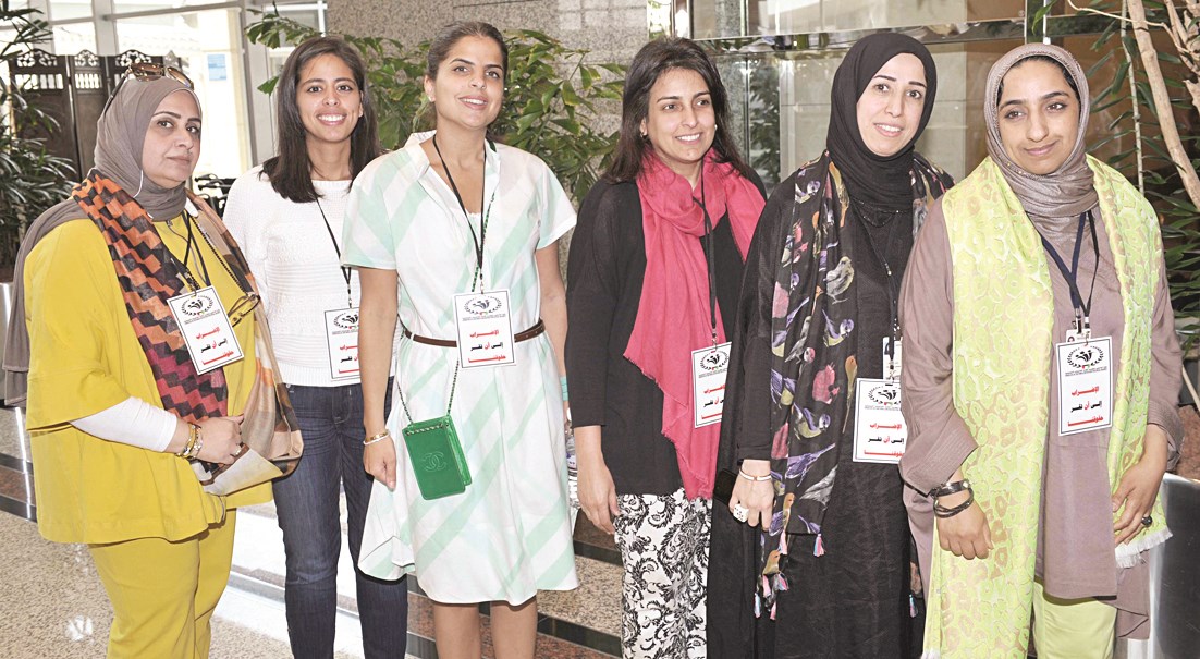 متابعة نسائية (تصوير طارق عز الدين)