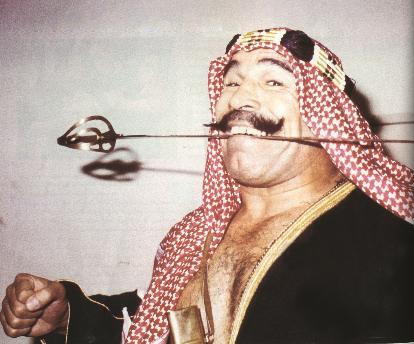 المفارقة أنه أحب أميركا كثيرا لكنه كان يلعب دورا تمثيليا