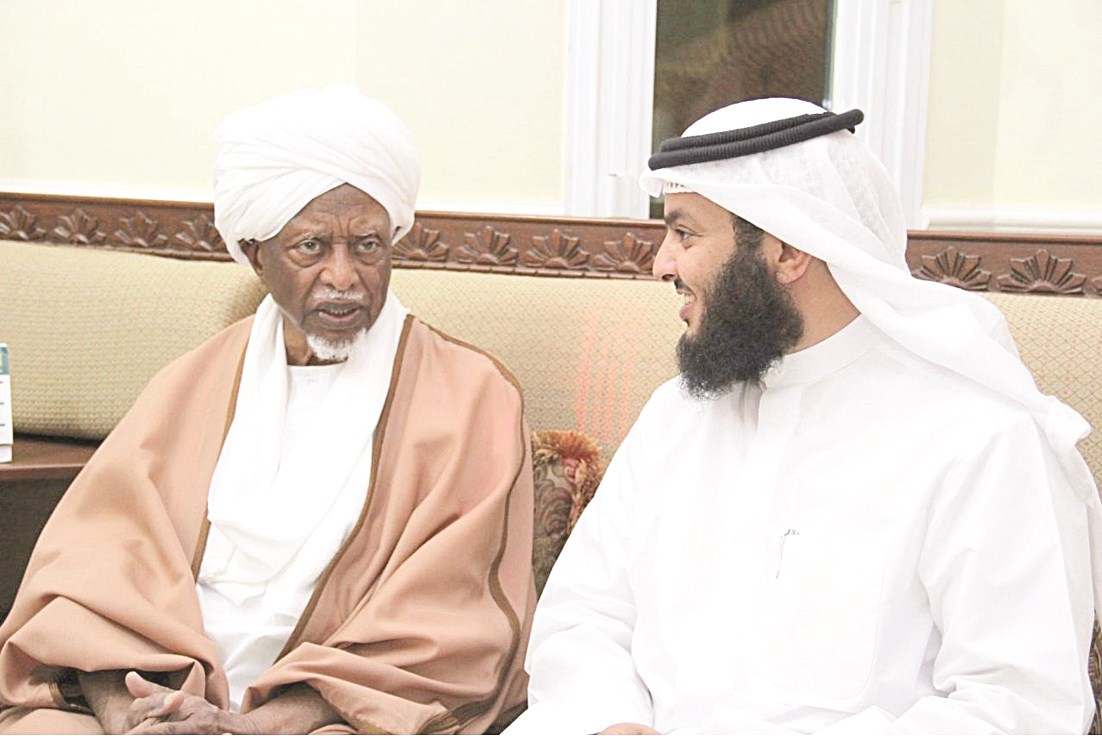 سوار الذهب في حديث جانبي مع جابر الوندة