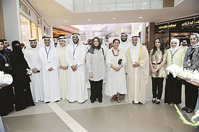 بعض الحضور في لقطة مع التمار