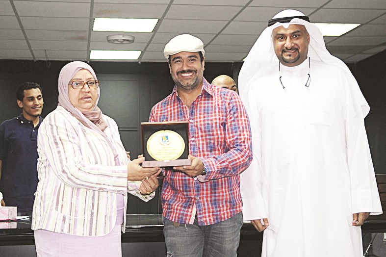 الفيلكاوي وخالد أمين وانتصار الشراح خلال التكريم (تصوير كرم ذياب)