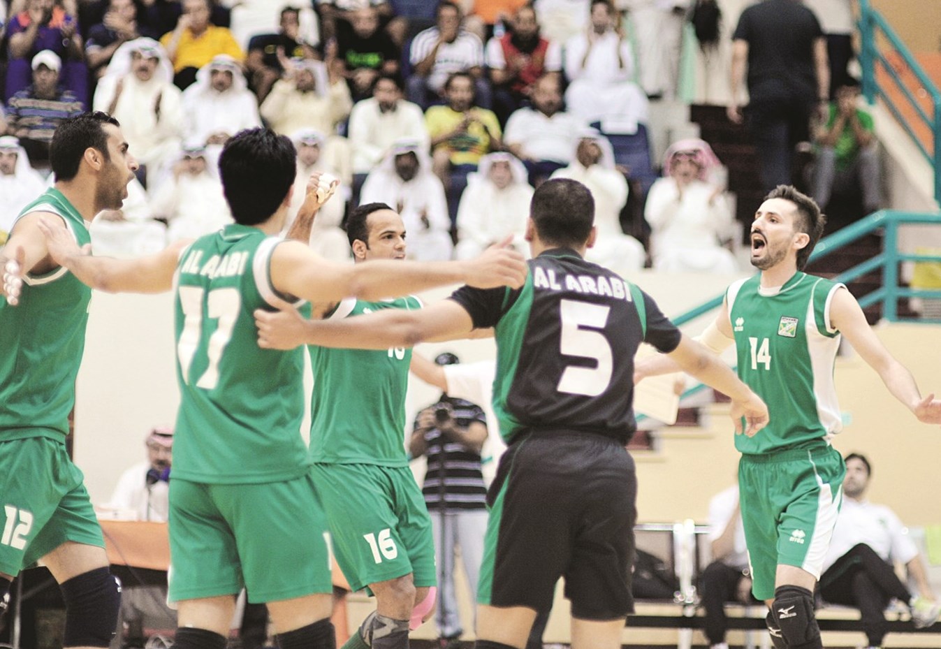 u0641u0631u062du0629 u0644u0627u0639u0628u064a u0627u0644u0639u0631u0628u064a u0628u0627u0644u0641u0648u0632 u0639u0644u0649 u0627u0644u0642u0627u062fu0633u064au0629 (u062au0635u0648u064au0631 u062cu0627u0633u0645 u0628u0627u0631u0648u0646)