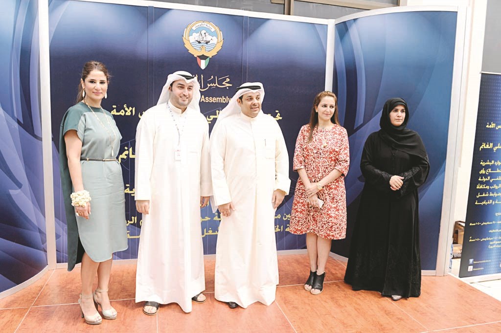 فريق الاستبيان مع يعقوب الصانع