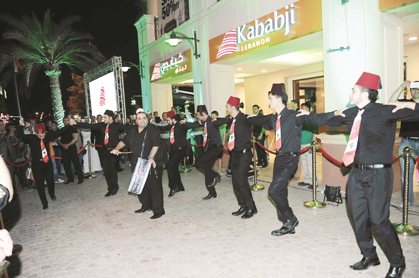الدبكة اللبنانية في الافتتاح