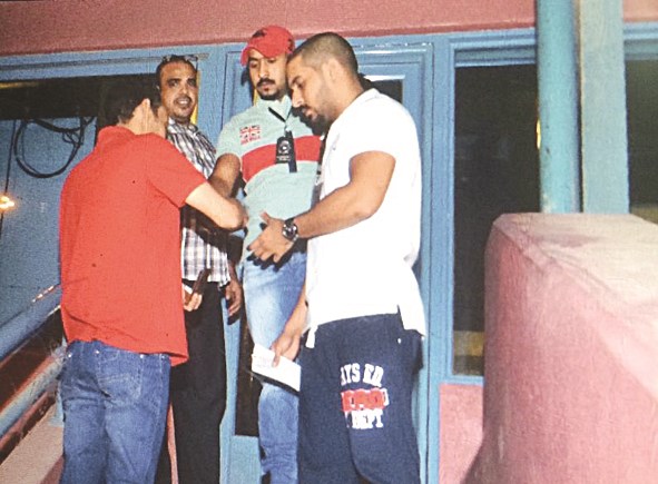 التدقيق في هويات بعض الوافدين