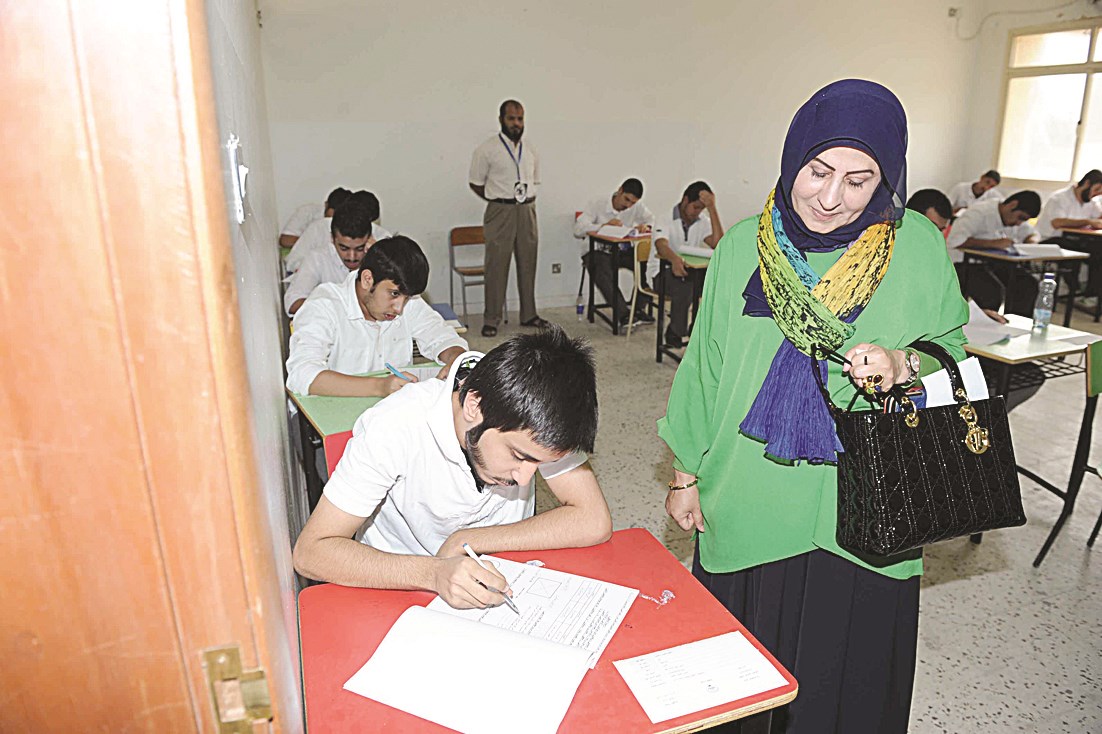 فاطمة الكندري تتفقد لجان الاختبارات في ثانوية الجهراء
