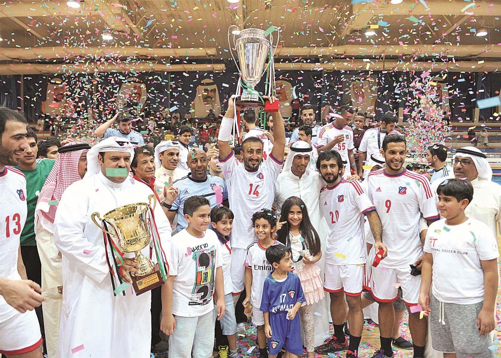 u0646u062cu0648u0645 u0627u0644u0643u0648u064au062a u064au062du062au0641u0644u0648u0646 u0628u0627u0644u0643u0623u0633 u064au062au0648u0633u0637u0647u0645 u062eu0627u0644u062f u0627u0644u063au0627u0646u0645   ( u062au0635u0648u064au0631 u0633u0639u062f u0647u0646u062fu0627u0648u064a)