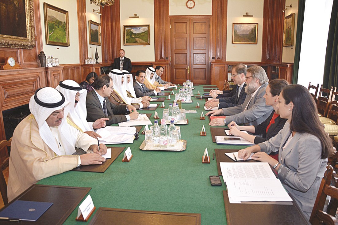 ... ومجتمعا بنائب رئيس الوزراء الهنغاري