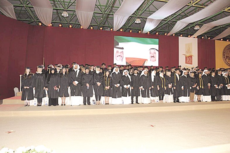 الخريجون والخريجات في ختام الحفل