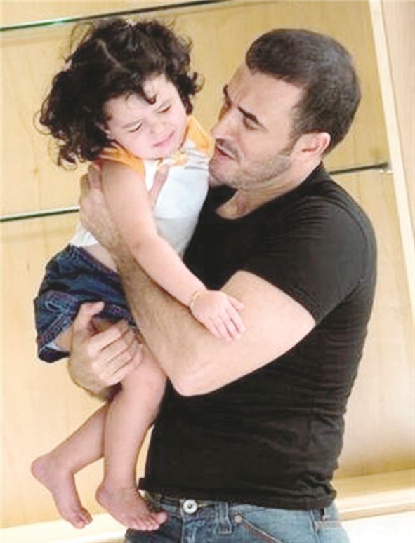 حاملا حفيدته