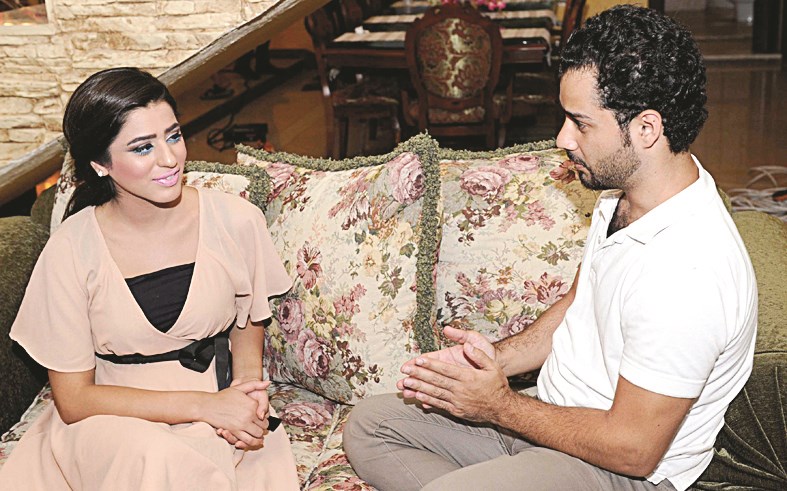 صمود متحدثة للزميل علاء محمود (تصوير نايف العقلة)